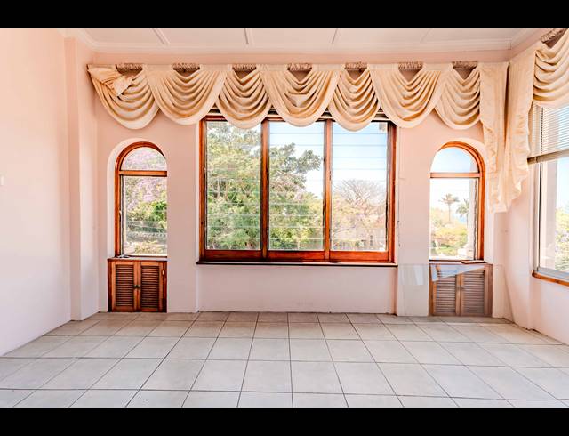 2 BEDROOM APARTMENT FOR SALE IN ESSENWOOD